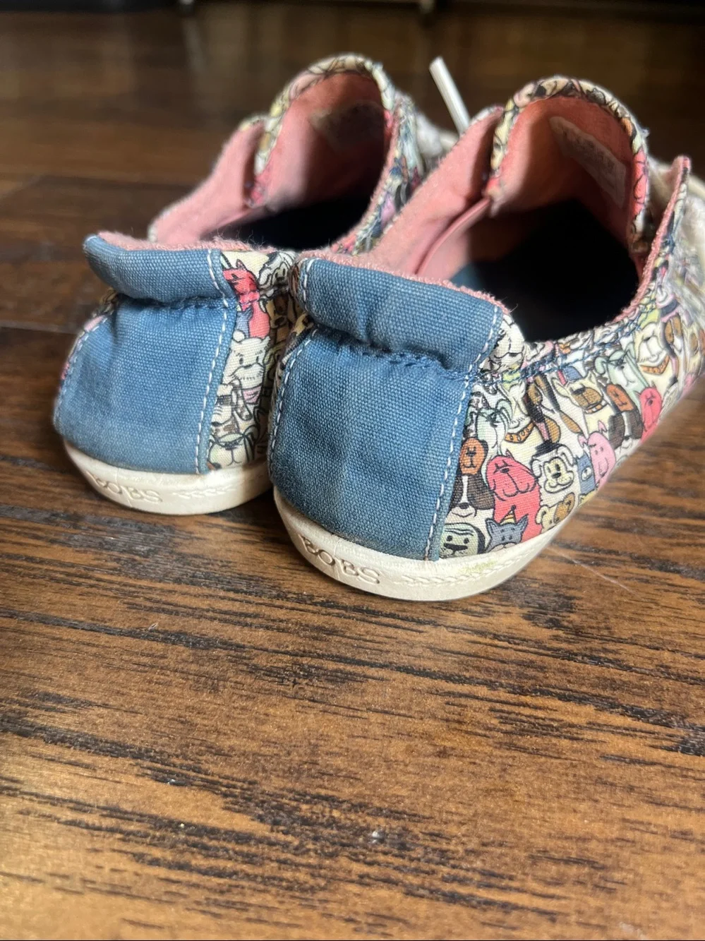 Skechers Bobs for Dogs Beach Bingo slip on sneakers size 8